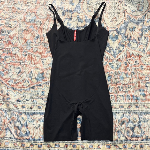 SPANX Thinstincts Open Bust Mid Thigh Bodysuit in Black SZ 1X EUC - Picture 3 of 5